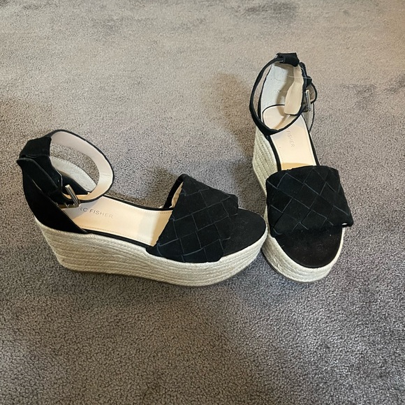 Marc Fisher black suede platform sandals size 10 - Picture 1 of 3